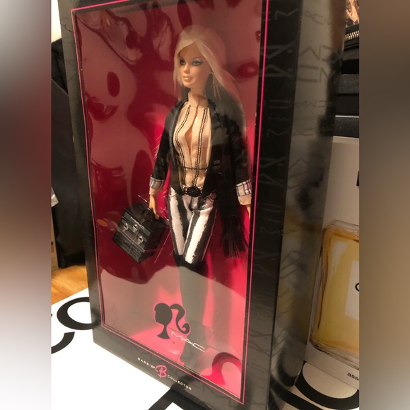MAC Cosmetics Barbie Doll Gold Label BNIB brand new in box! Mattel - Picture 2 of 8